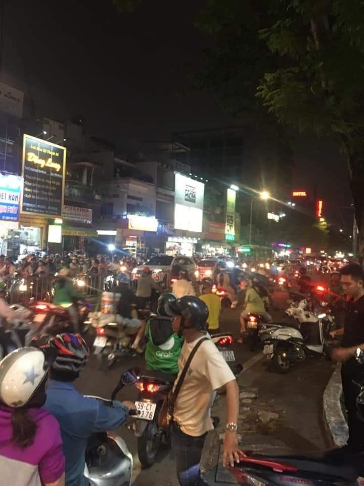 Vụ tai nạn làm giao thông qua giao lộ Nguyễn Oanh - Nguyễn Văn Lượng, quận Gò Vấp ùn tắc