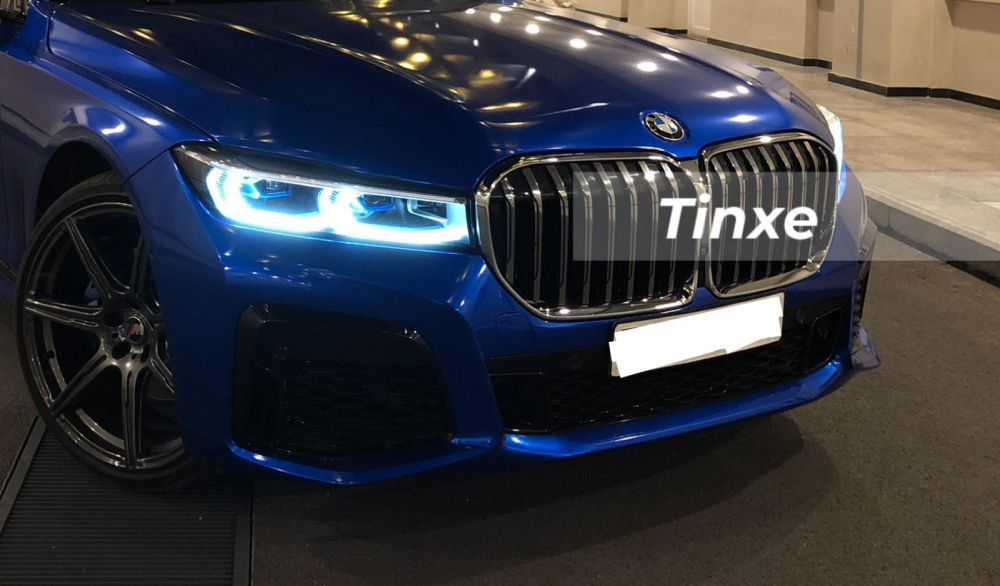 Mặt tiền của xe c&oacute; hốc gi&oacute; trước mở rộng của BMW M760Li 2020