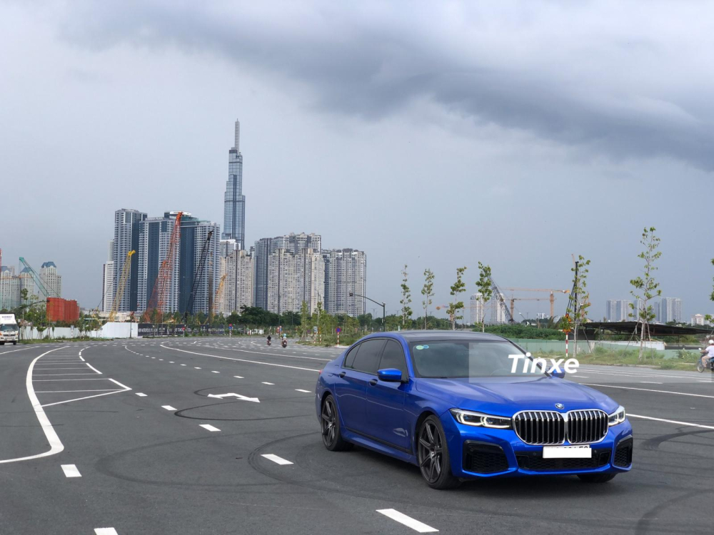 Phong c&aacute;ch mới của chiếc BMW 740Li 2015 được chủ nh&acirc;n định h&igrave;nh theo phi&ecirc;n bản BMW M760Li 2020