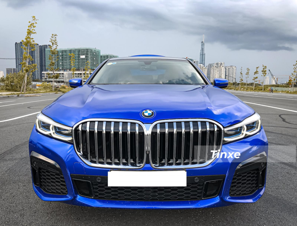 Cận cảnh phần mặt tiền của BMW 740Li 2015 sau khi được chủ nh&acirc;n lột x&aacute;c l&ecirc;n bản mới nhất