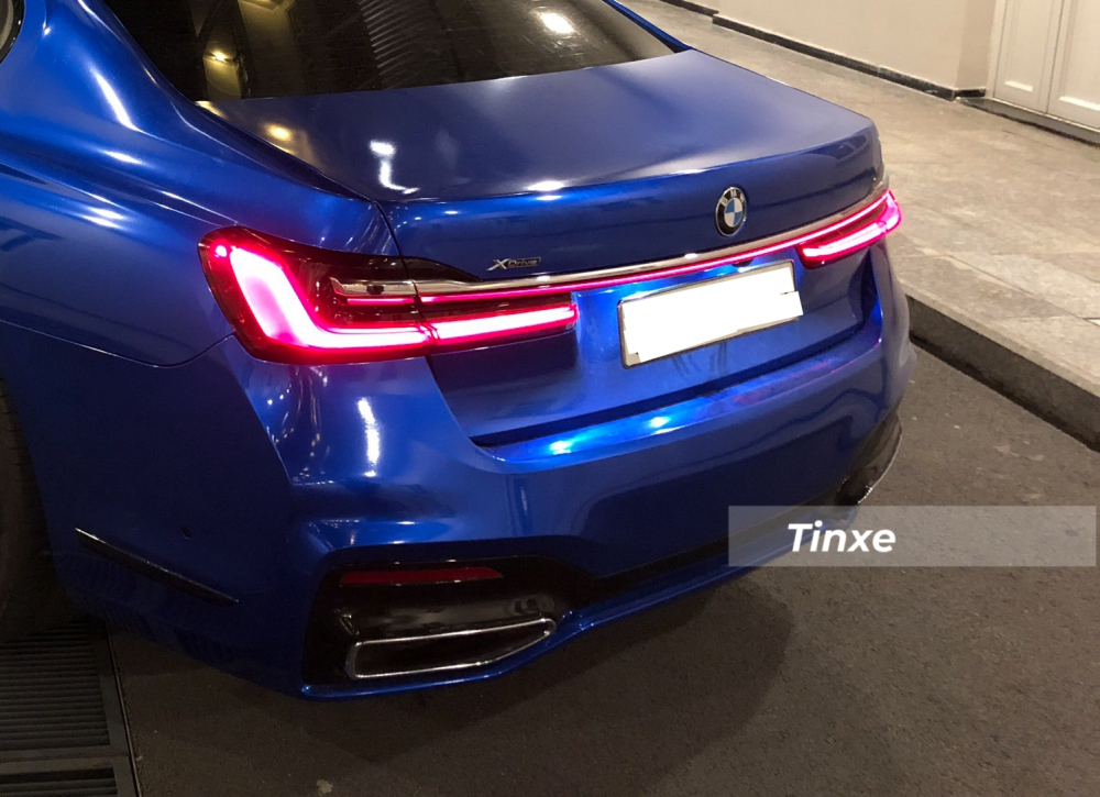 Phần đu&ocirc;i xe với điểm nhấn l&agrave; cản va sau mới v&agrave; đ&egrave;n hậu LED trải d&agrave;i hết đu&ocirc;i xe