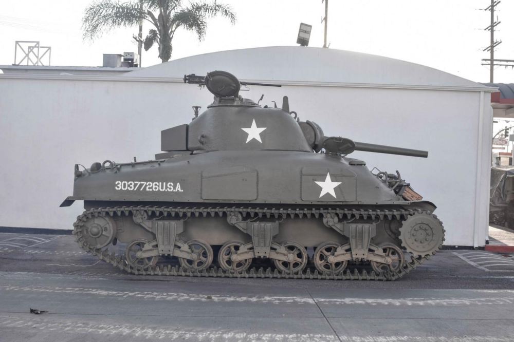Chiếc&nbsp;M4A1 Grizzly cổ điển n&agrave;y đang được rao b&aacute;n tr&ecirc;n internet với gi&aacute; trị l&ecirc;n tới 350.000 USD v&agrave; chưa dừng ở đ&oacute;
