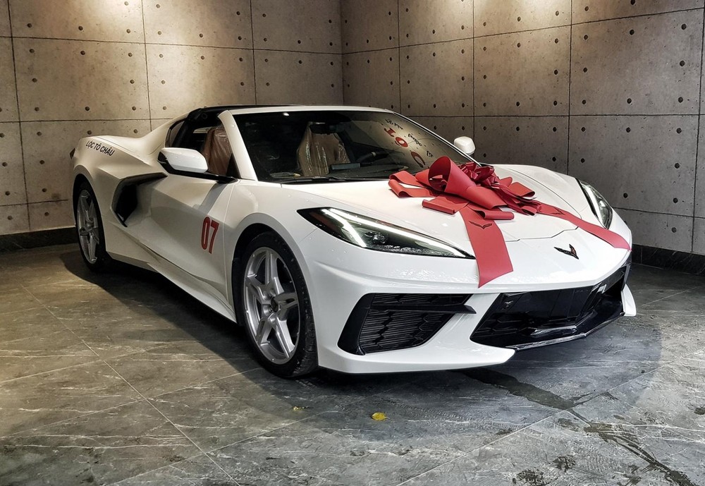 Chiếc xe thể thao Chevrolet Corvette C8 l&uacute;c mới về Cần Thơ