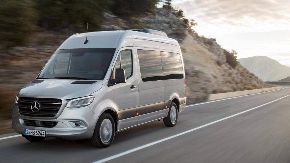 Xe Van Mercedes-Benz Sprinter phù hợp làm xe du lịch, xe hợp đồng.