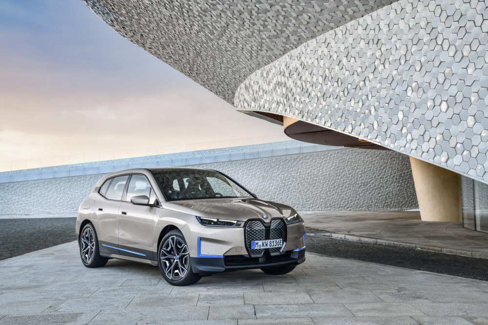 Ph&iacute;a trước của BMW iX 2021