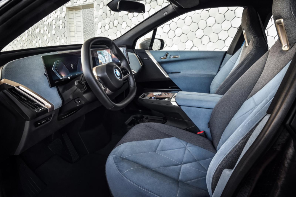 H&agrave;ng ghế trước của BMW iX 2021