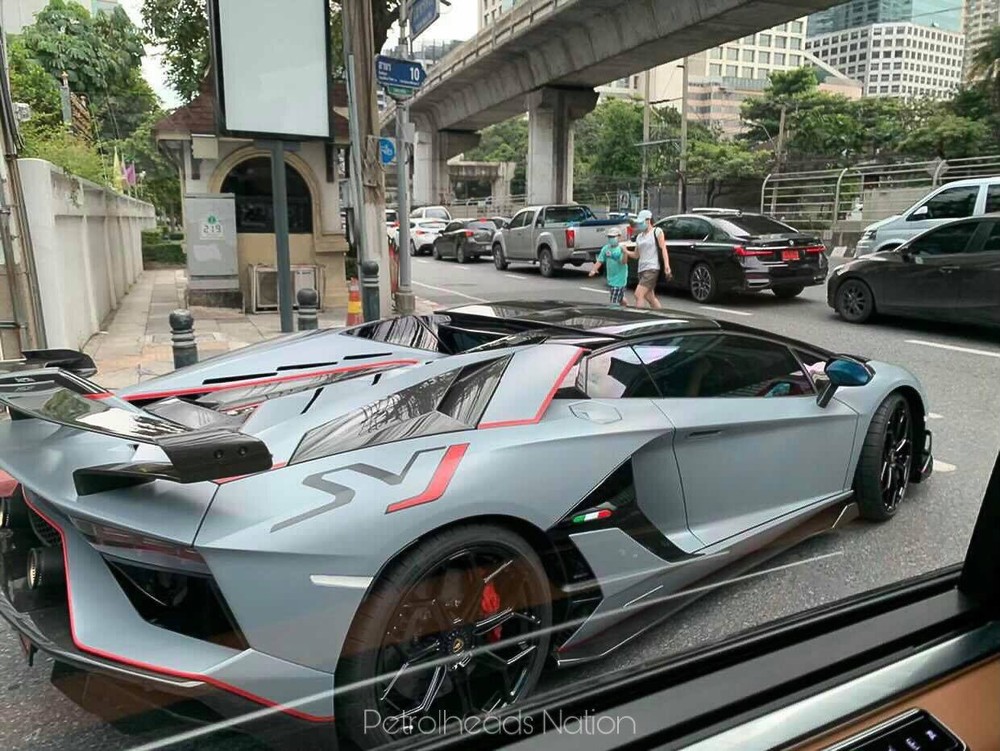 Lamborghini Aventador SVJ Roadster của đại gia Campuchia tr&ecirc;n đường phố Th&aacute;i Lan