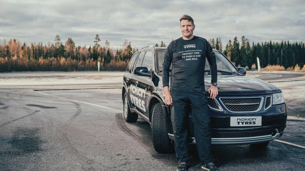 Jussi Kallioniemi và chiếc xe SUV Saab trong ngày lập kỷ lục