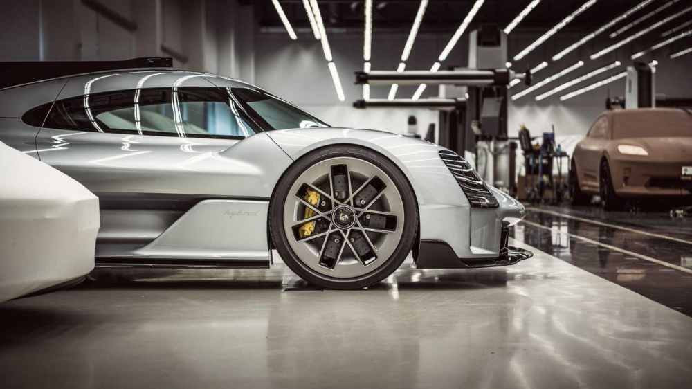 Porsche 919 Street có mang một thiết kế la-zăng độc đáo Porsche 919 Street có mang một thiết kế la-zăng độc đáo