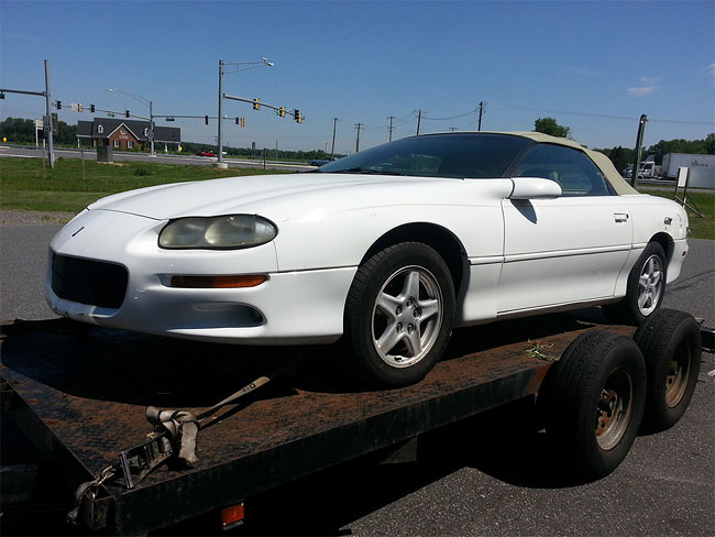 Chiếc Chevrolet Camaro 1999 ban đầu vốn có màu trắng