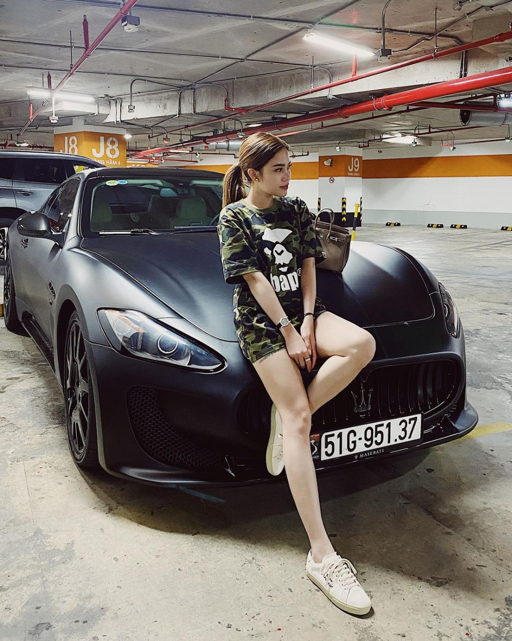 Dự kiến chiếc xe Porsche 911 màu vàng sẽ được Dự kiến chiếc xe Porsche 911 màu vàng sẽ được biến hình thành màu đen nhám như các mẫu xe thể thao mà Tống Đông Khuê đang sở hữu