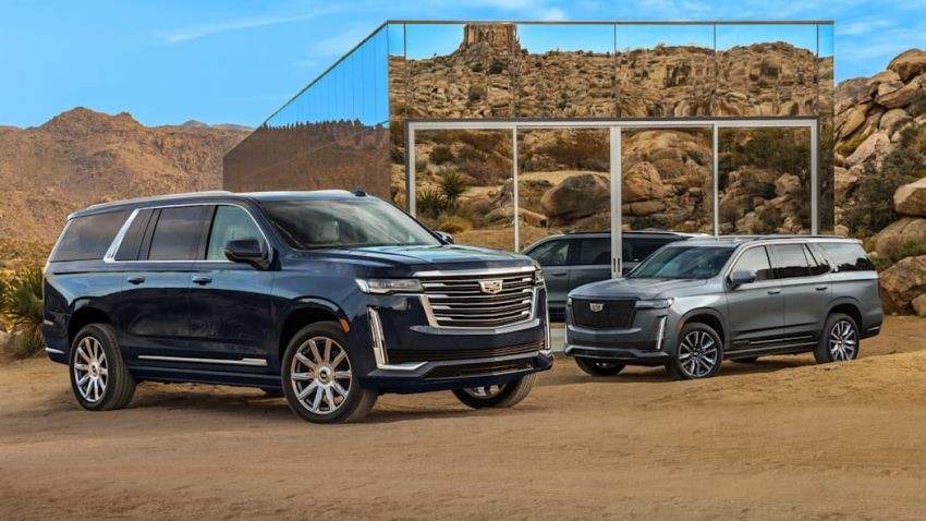 Cadillac Escalade 2021 bản ESV (b&ecirc;n tr&aacute;i) v&agrave; bản thường