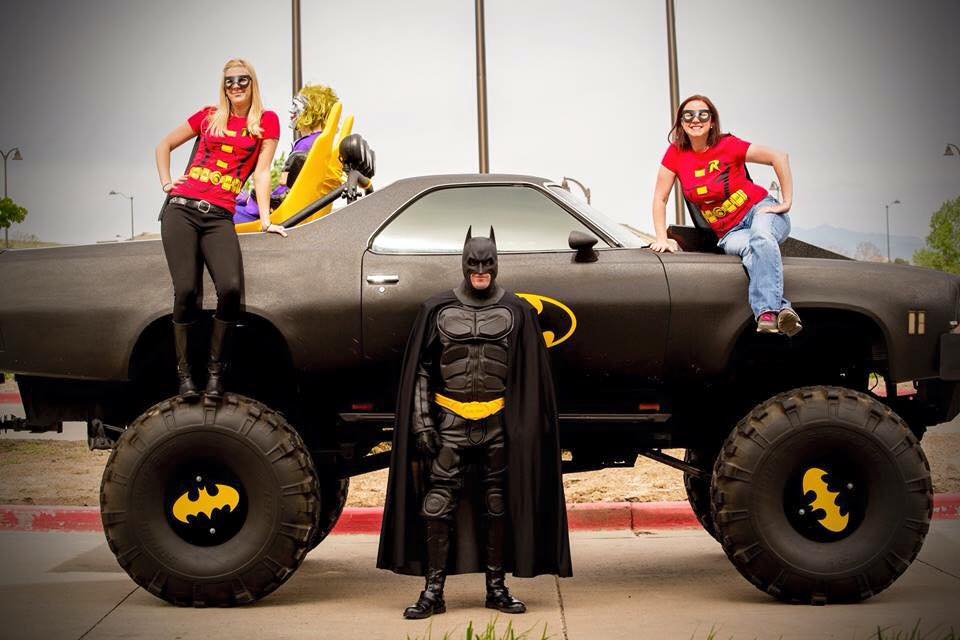 Big Batmobile ra đời bởi b&agrave;n tay của&nbsp;Zack Loffert, một người đ&agrave;n &ocirc;ng c&oacute; tr&aacute;i tim v&agrave;ng