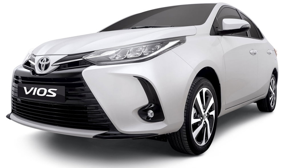Toyota Vios 2020 c&ograve;n c&oacute; đ&egrave;n sương m&ugrave; h&igrave;nh tr&ograve;n nằm trong hốc m&agrave;u đen mới