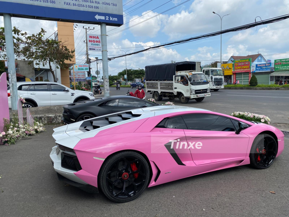 Vẻ đẹp của siêu xe Lamborghini Aventador LP700-4 khi làm xe hoa tại Bà Rịa - Vũng Tàu vào sáng hôm qua