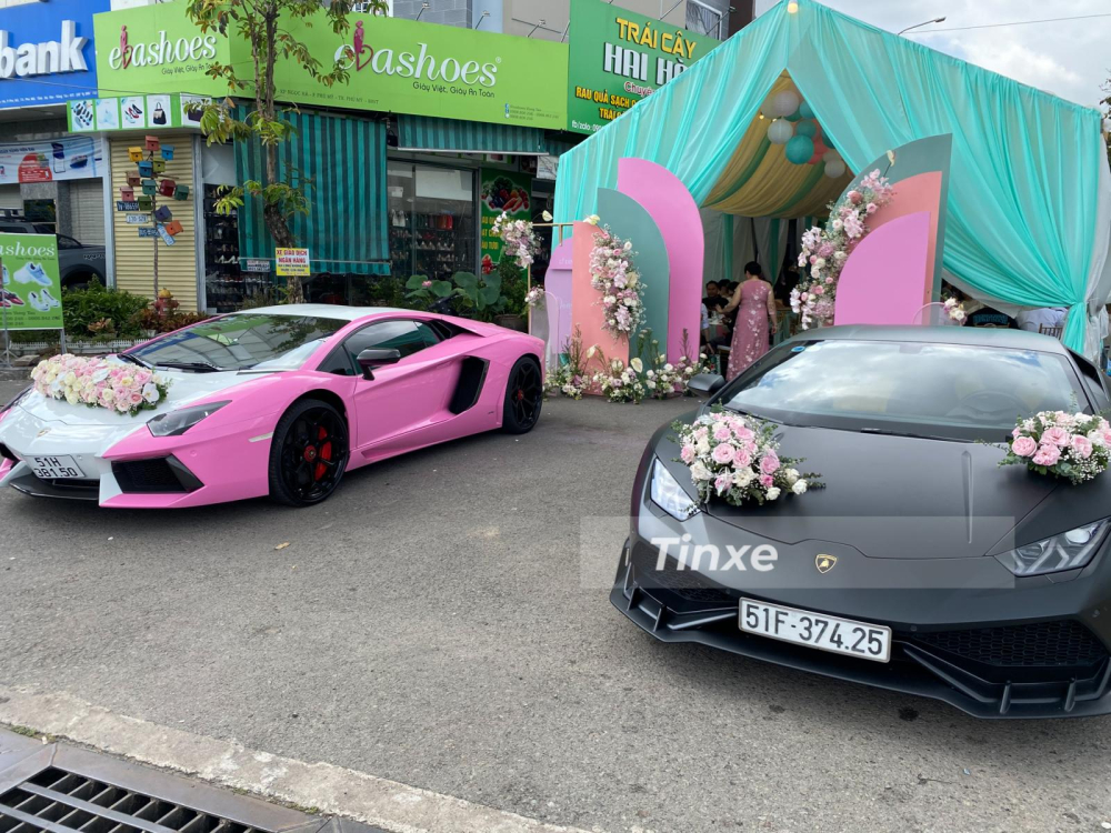 Cặp đôi siêu xe Lamborghini được đỗ ngay trước rạp cưới này