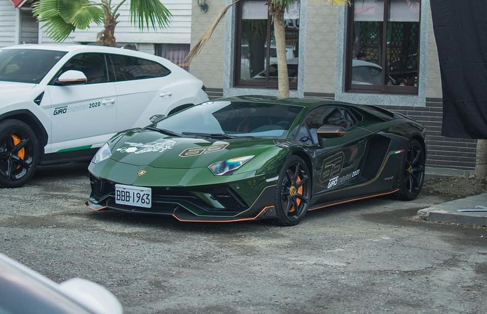 Chiếc si&ecirc;u xe Lamborghini Aventador S Taiwan Edition đầu ti&ecirc;n đến Đ&agrave;i Loan c&oacute; m&agrave;u xanh