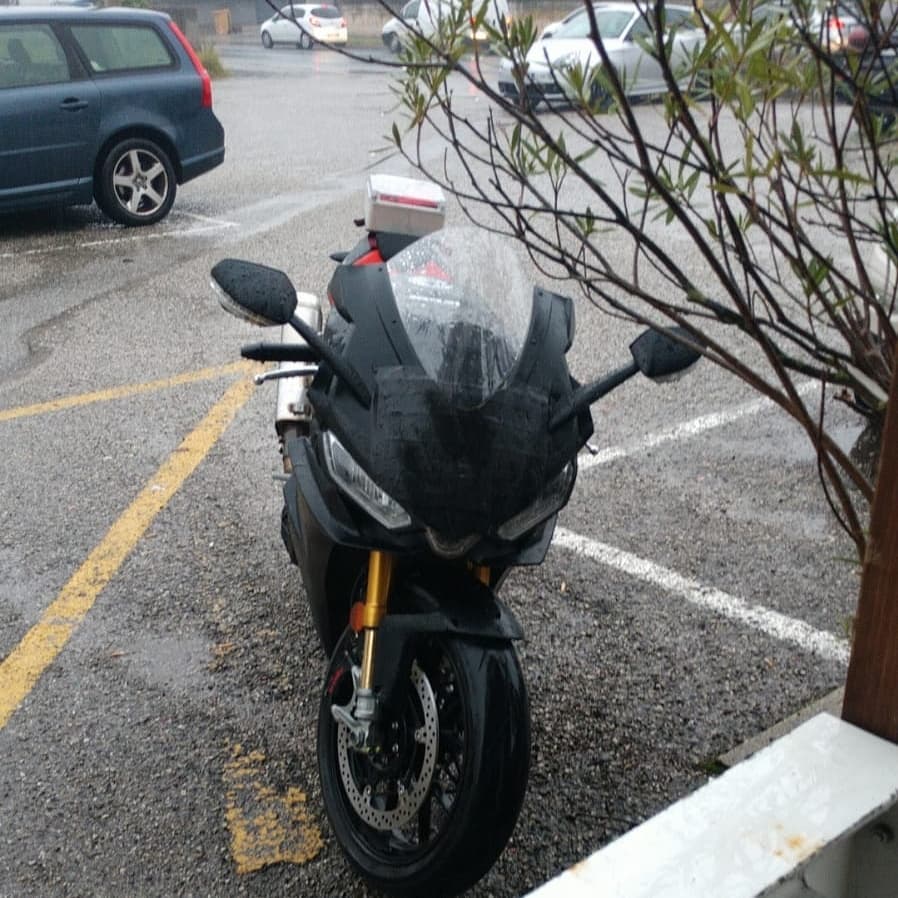Aprilia RSV4 1000 2021 đang được chạy thử nghiệm