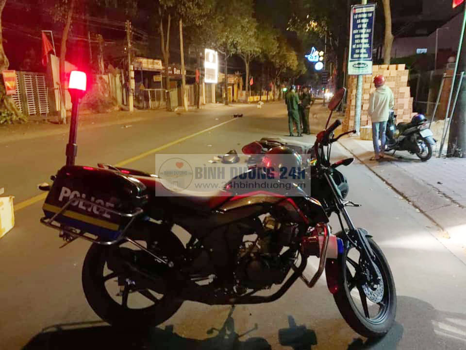 Lực lượng chức năng c&oacute; mặt tại hiện trường vụ tai nạn