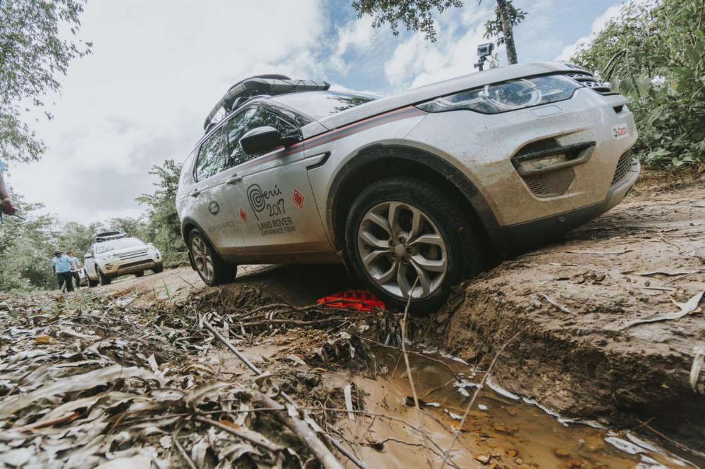 Kh&oacute;a vi sai gi&uacute;p xe c&oacute; độ b&aacute;m đường tốt, vượt qua chướng ngại vật dễ d&agrave;ng hơn.