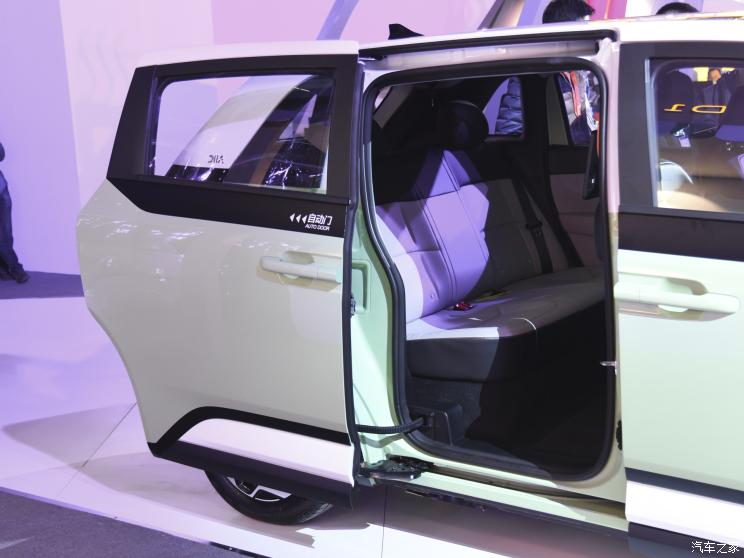 Ghế trượt phía sau ở bên hành khách của xe taxi điện BYD-DiDi D1 Ghế trượt phía sau ở bên hành khách của xe taxi điện BYD-DiDi D1