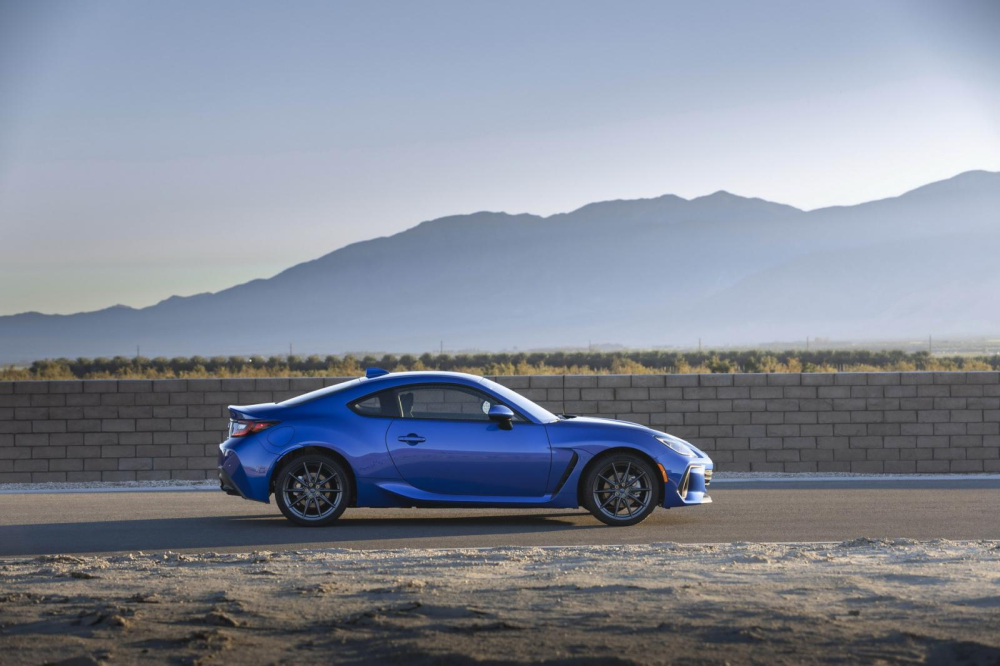 Subaru BRZ 2022 dài và thấp hơn trước Subaru BRZ 2022 dài và thấp hơn trước