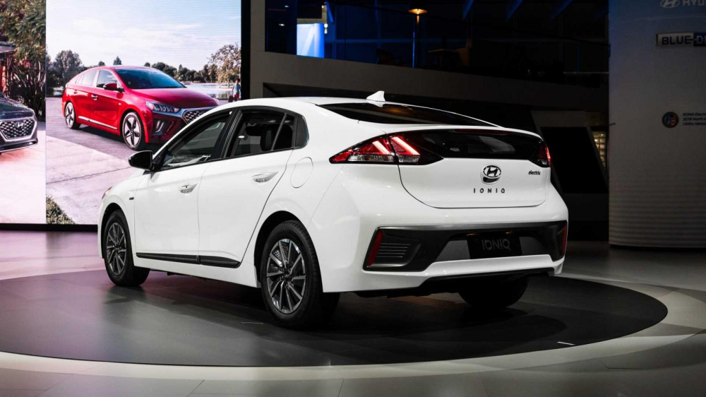 Hyundai Ioniq có cả phiên bản chạy điện, phiên bản hybrid và plug-in hybrid Hyundai Ioniq có cả phiên bản chạy điện, phiên bản hybrid và plug-in hybrid