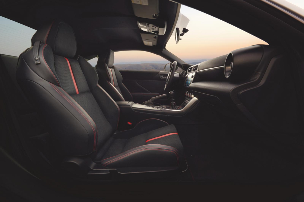 Hàng ghế trước của Subaru BRZ 2022 Hàng ghế trước của Subaru BRZ 2022