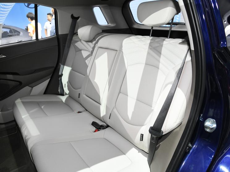 Hàng ghế sau bọc da và có bệ tì tay trung tâm của Hyundai ix35 2021 Hàng ghế sau bọc da và có bệ tì tay trung tâm của Hyundai ix35 2021