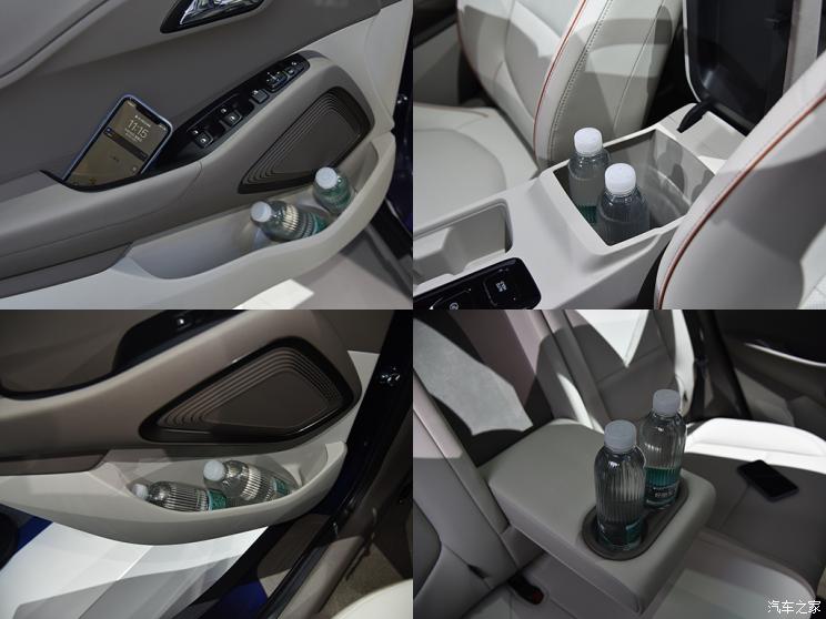 Hyundai ix35 2021 có nhiều ngăn chứa đồ tiện dụng Hyundai ix35 2021 có nhiều ngăn chứa đồ tiện dụng
