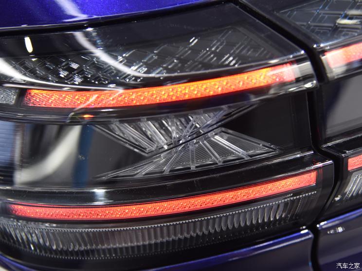 Tạo hình lạ mắt nằm giữa đèn hậu của Hyundai ix35 2021 Tạo hình lạ mắt nằm giữa đèn hậu của Hyundai ix35 2021