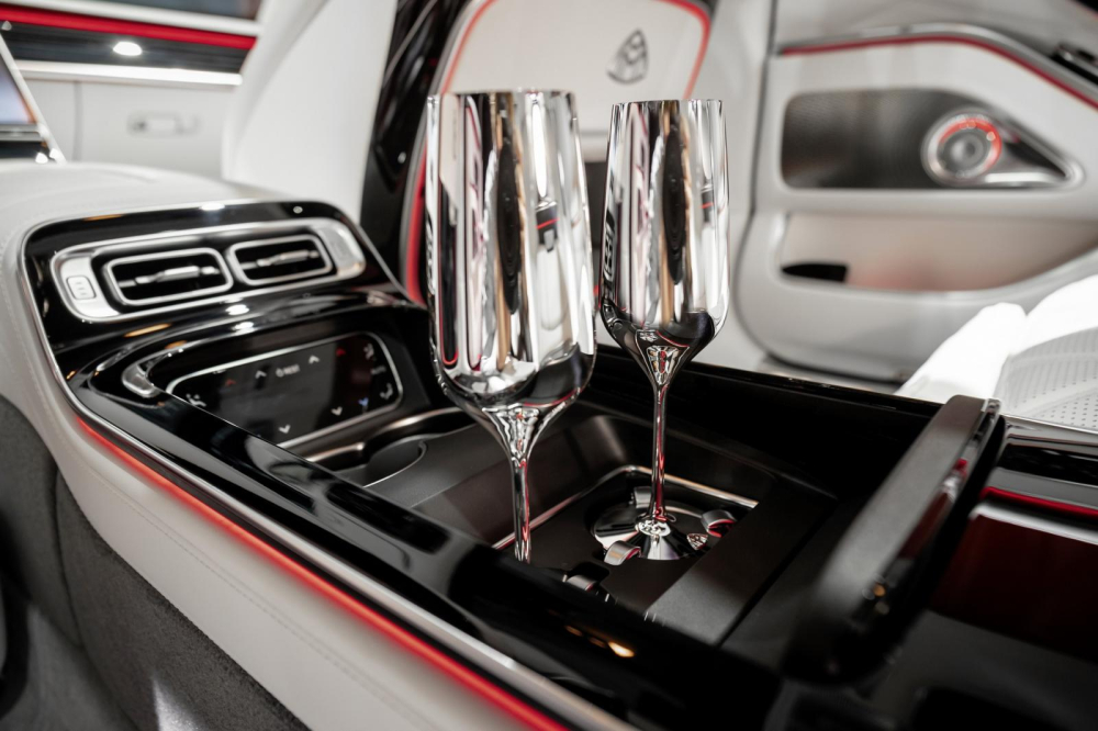 2 ly kim loại của Mercedes-Maybach S-Class 2021