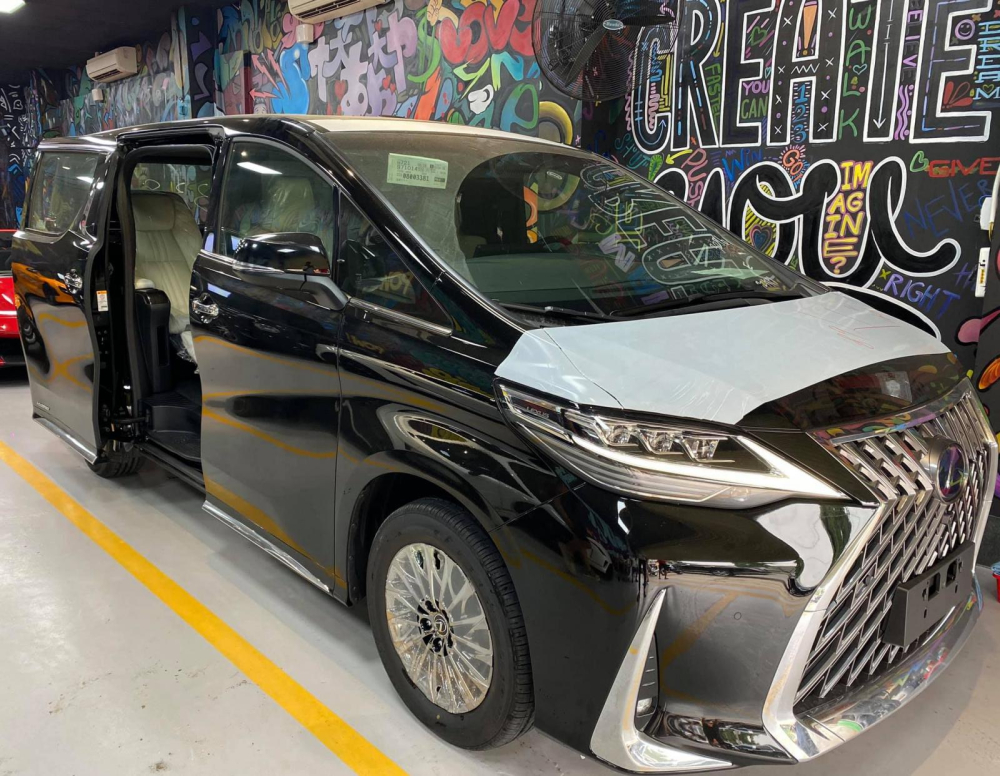 Chiếc xe MPV hạng sang Lexus LM 300h 2020 này thuộc phiên bản 4 chỗ ngồi Chiếc xe MPV hạng sang Lexus LM 300h 2020 này thuộc phiên bản 4 chỗ ngồi