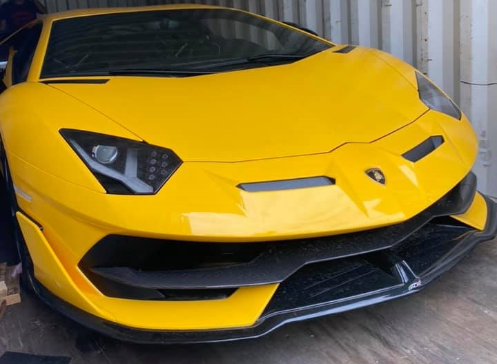 Hình ảnh siêu xe Lamborghini Aventador SVJ thứ 2 về Việt Nam với màu sơn Hình ảnh siêu xe Lamborghini Aventador SVJ thứ 2 về Việt Nam với màu sơn nóng bỏng được chia sẻ vào trưa ngày 20 tháng 11