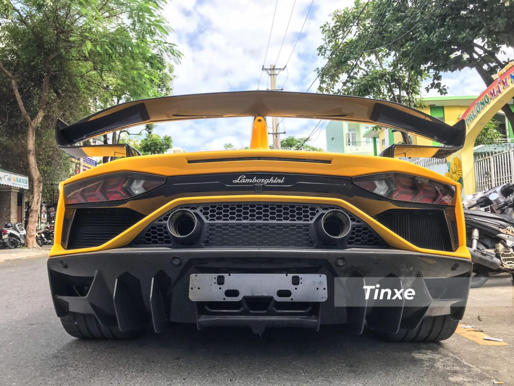 Thiết kế rất l&ocirc;i cuốn từ đu&ocirc;i si&ecirc;u xe Lamborghini Aventador SVJ