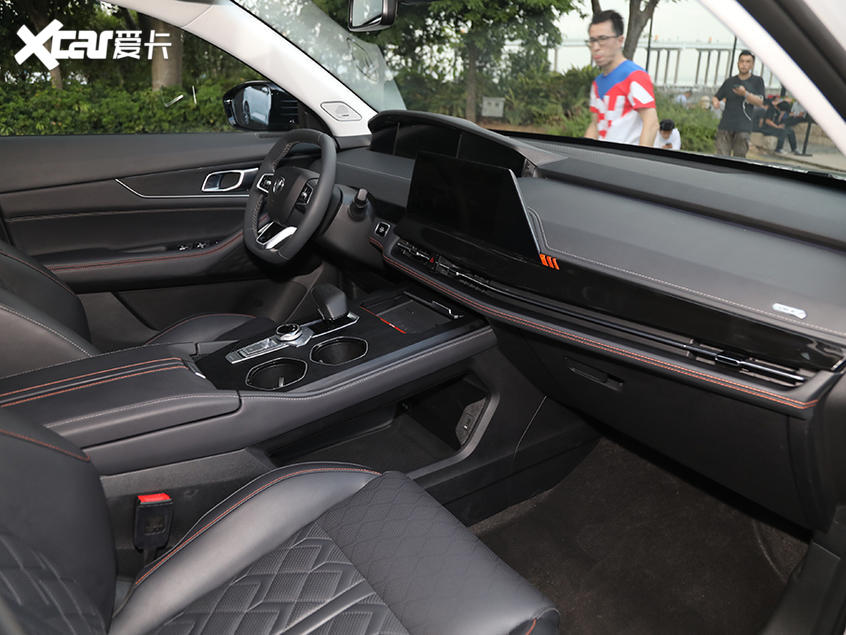 Hàng ghế trước của Changan Uni-K Hàng ghế trước của Changan Uni-K
