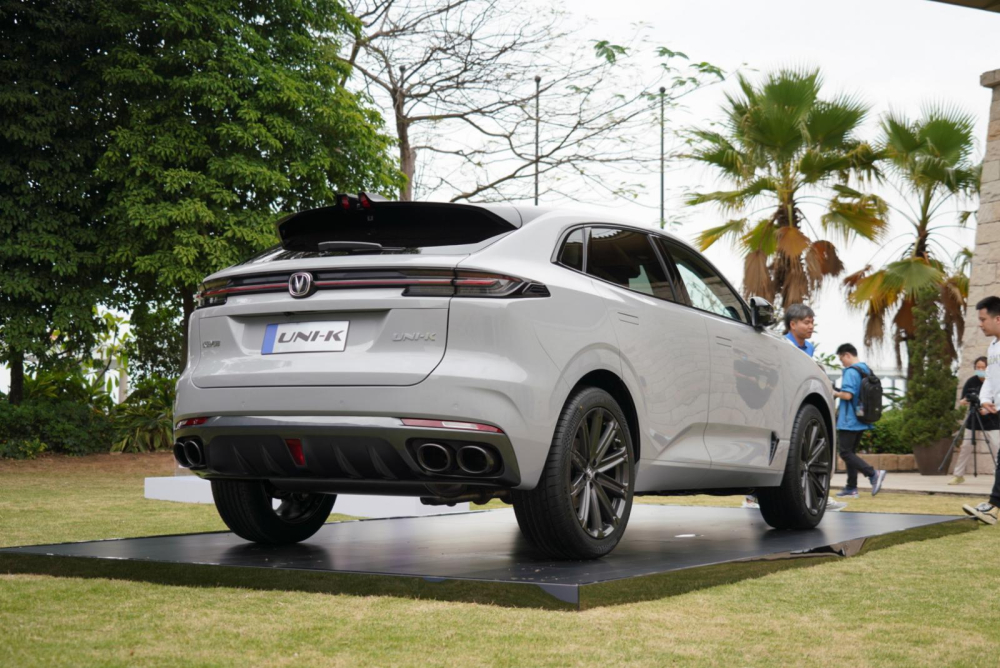 Changan Uni-K nhìn từ đằng sau Changan Uni-K nhìn từ đằng sau