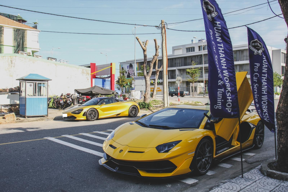 Cặp đôi Lamborghini Aventador SVJ cùng McLaren 720S Spider đỗ song song trên đường phố Đà Nẵng Cặp đôi Lamborghini Aventador SVJ cùng McLaren 720S Spider đỗ song song trên đường phố Đà Nẵng