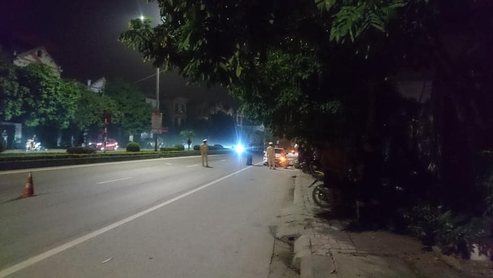Lực lượng chức năng có mặt tại hiện trường vụ tai nạn