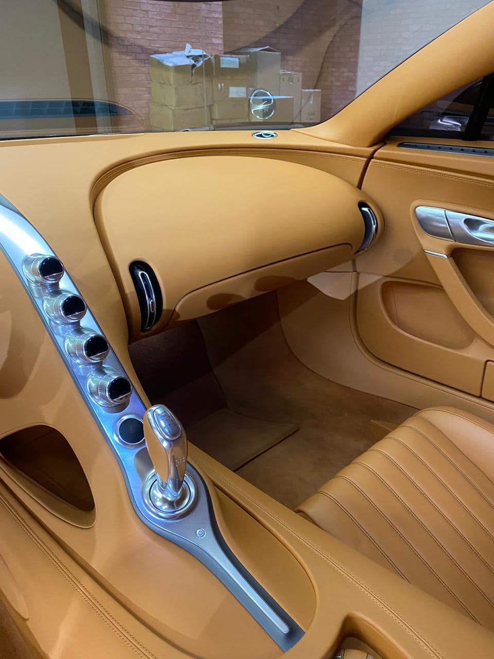 Bảng điều khiển cần số của Bugatti Chiron Bảng điều khiển cần số của Bugatti Chiron