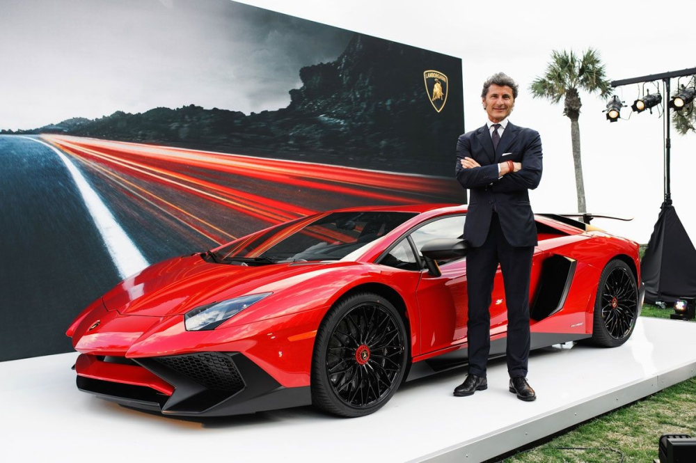 Stephan Winkelmann cùng siêu xe bản giới hạn Lamborghini Aventador SV Stephan Winkelmann cùng siêu xe bản giới hạn Lamborghini Aventador SV