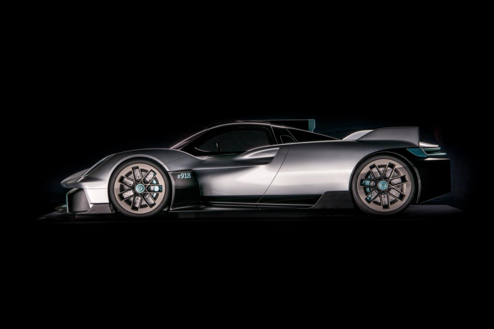 Phía bên sườn của Porsche Vision 918 RS