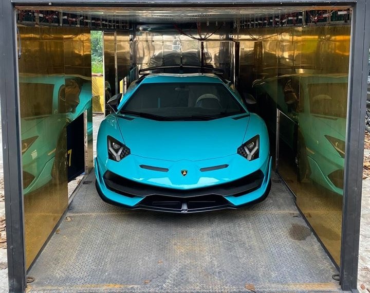 Lamborghini Aventador SVJ đầu tiên về Việt Nam có màu sơn xanh Blu Glauco