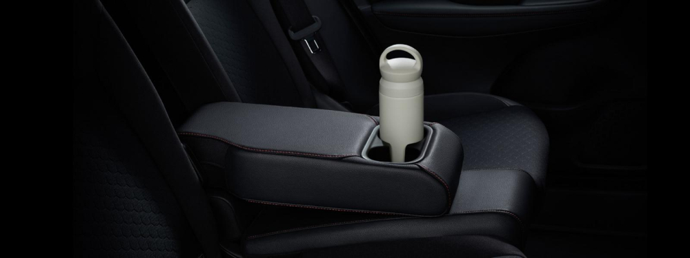 Bệ tì tay có ngăn đựng cốc cho hàng ghế sau của Honda City RS Hatchback 2021