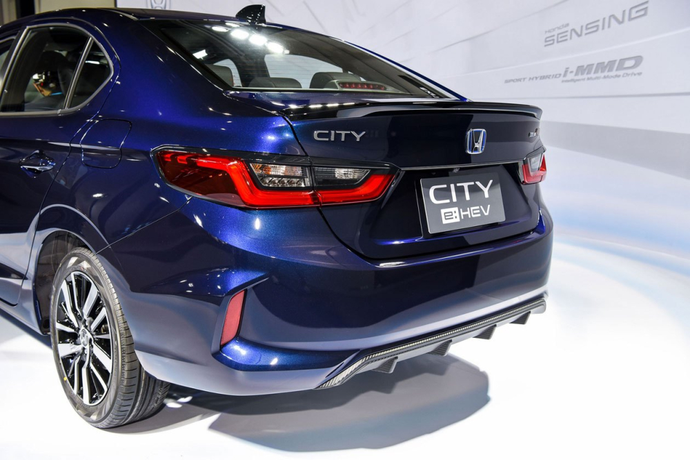 Cánh gió sau màu đen của Honda City e:HEV RS 2021