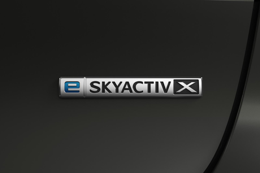 Tem chữ nổi e SkyActiv-X của Mazda3 2021