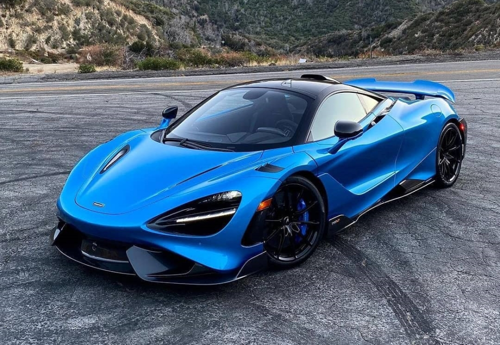 McLaren 765LT màu xanh dương