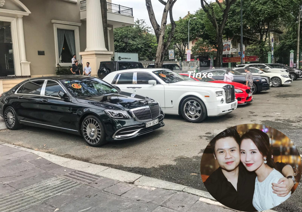 Đ&acirc;y l&agrave; d&agrave;n xe đắt tiền đỗ chật cứng nh&agrave; h&agrave;ng gia đ&igrave;nh Phan Th&agrave;nh sau khi dự lễ ăn hỏi của cậu cả nh&agrave; họ Phan