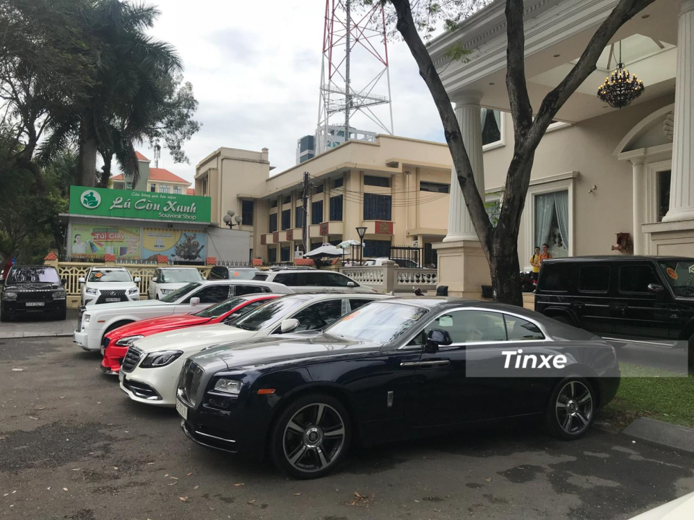 Rolls-Royce Wraith v&agrave; Mercedes-Maybach S450 của Phan Th&agrave;nh