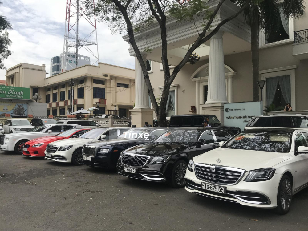 D&agrave;n xe si&ecirc;u sang v&agrave; SUV hạng sang hơn 95 tỷ đồng tham dự v&agrave;o lễ ăn hỏi của Phan Th&agrave;nh